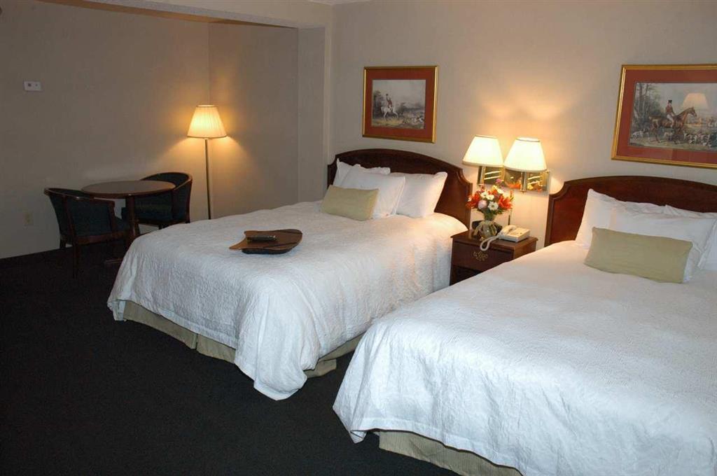 Hampton Inn & Suites Florence Center Room photo